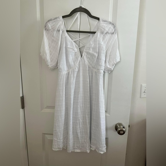 White dress - Picture 1 of 5